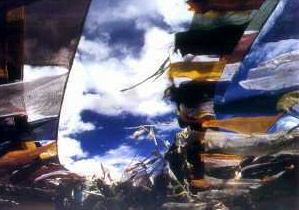 bandiere di preghiera nel vento dei cinquemila metri